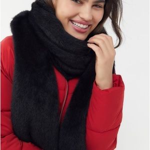 BWT Urban outfitters fuzzy furry scarf